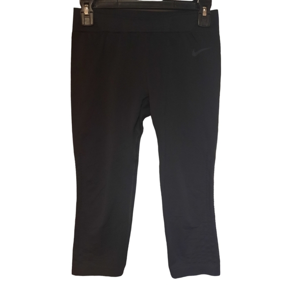 Nike Pro Black Capri Leggings Size Small - Picture 1 of 9